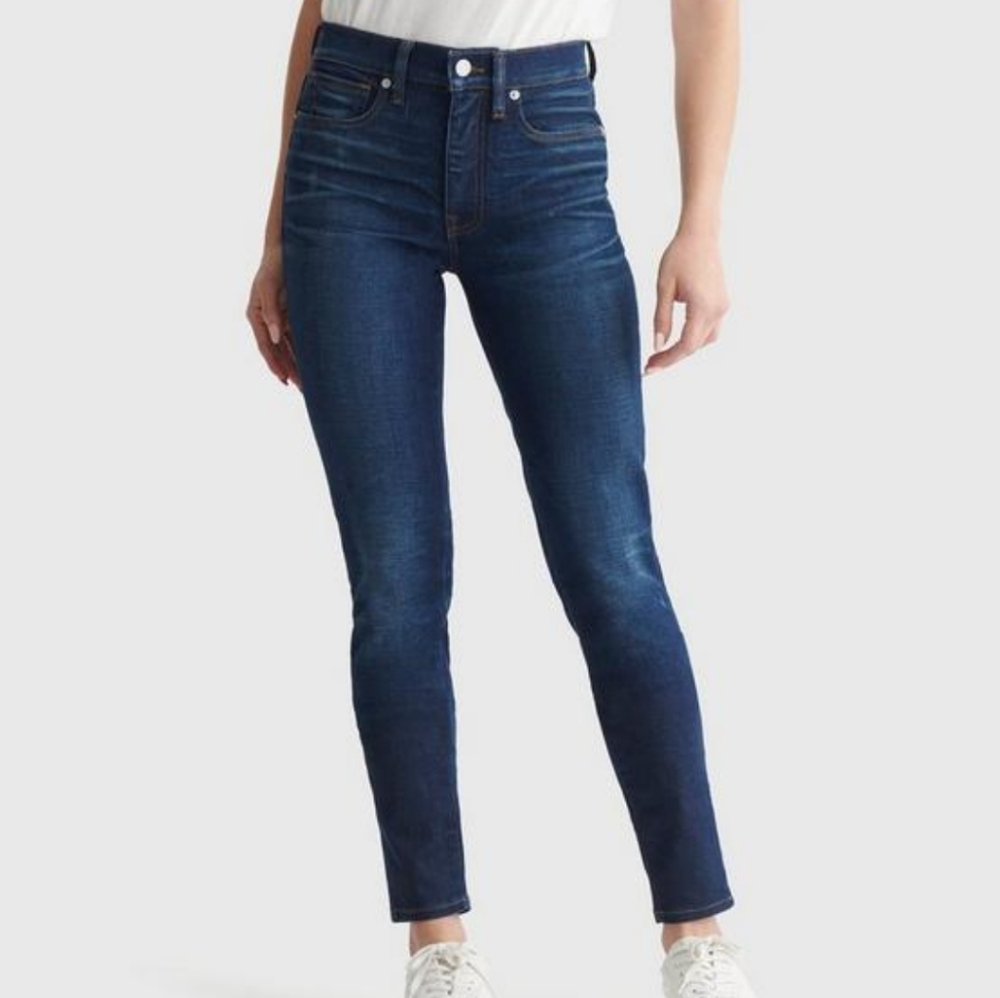 Lucky Brand dark wash straight leg jeans